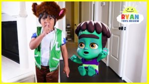 Ryan Pretend Play Werewolf Fun Like Lobo from Netflix’s Super Monsters!