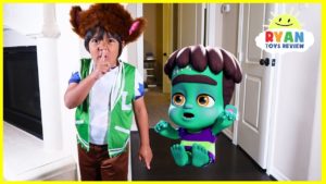 Ryan Pretend Play Werewolf Fun Like Lobo from Netflix’s Super Monsters!