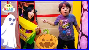 Ryan’s Giant Crayons Lost in Halloween Box Fort Maze + Learn Colors!!!
