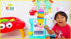 Ryan Pretend Play Cooking Food with Peppa Pig Kitchen Playset!!!