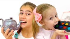 Настя играет в съедобное и несъедобное