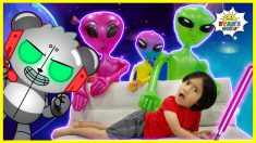 Ryan and Daddy Pretend Play with Green Aliens from Outer Space!!