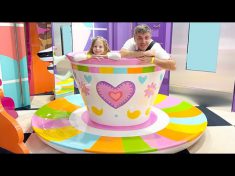 Nastya and Dad are exploring interesting places for kids in Los Angeles