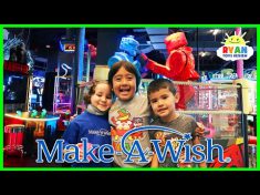 Ryan play games at Dave and Busters with Friends for Make a Wish!
